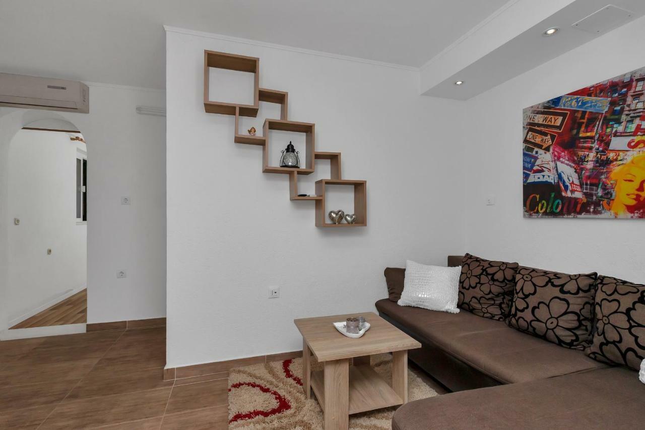 Apartmani Mona Makarska Buitenkant foto