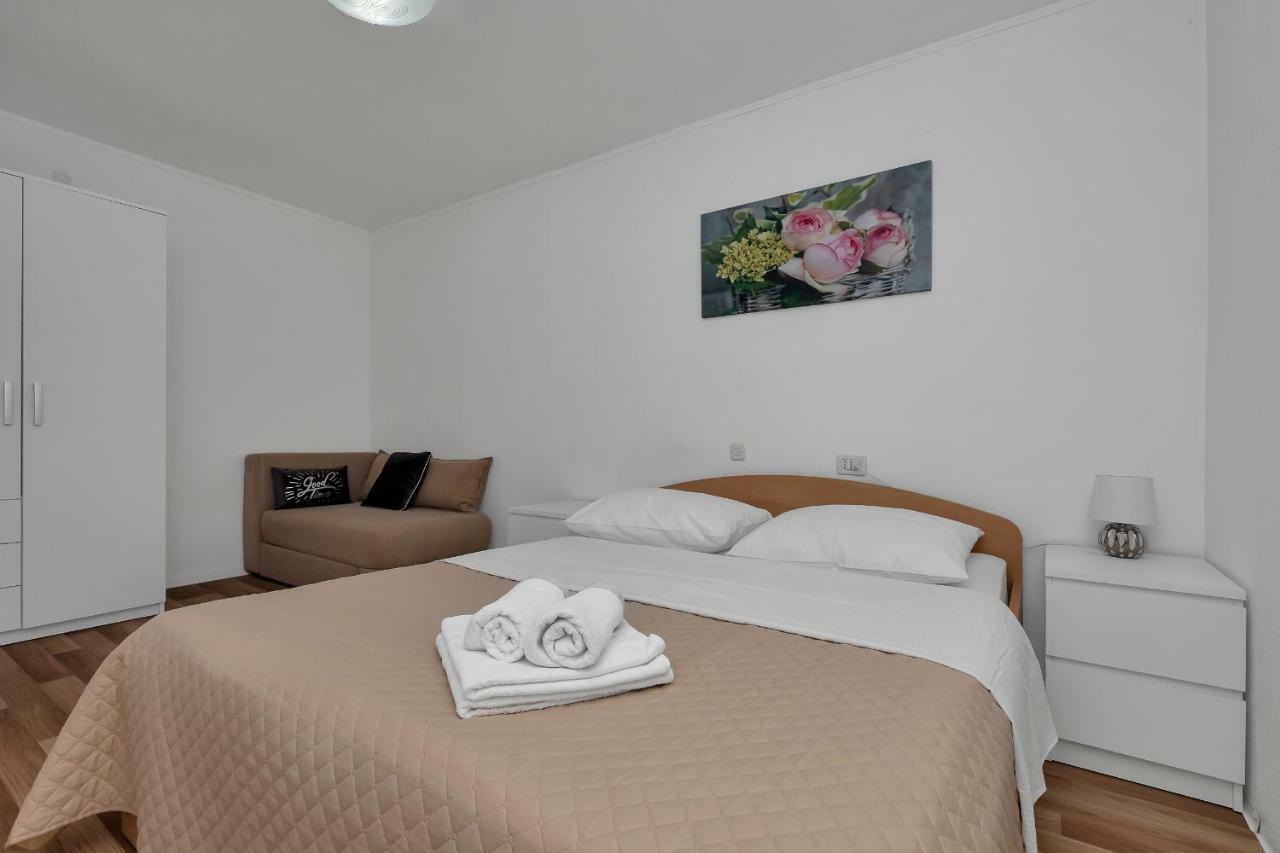 Apartmani Mona Makarska Buitenkant foto