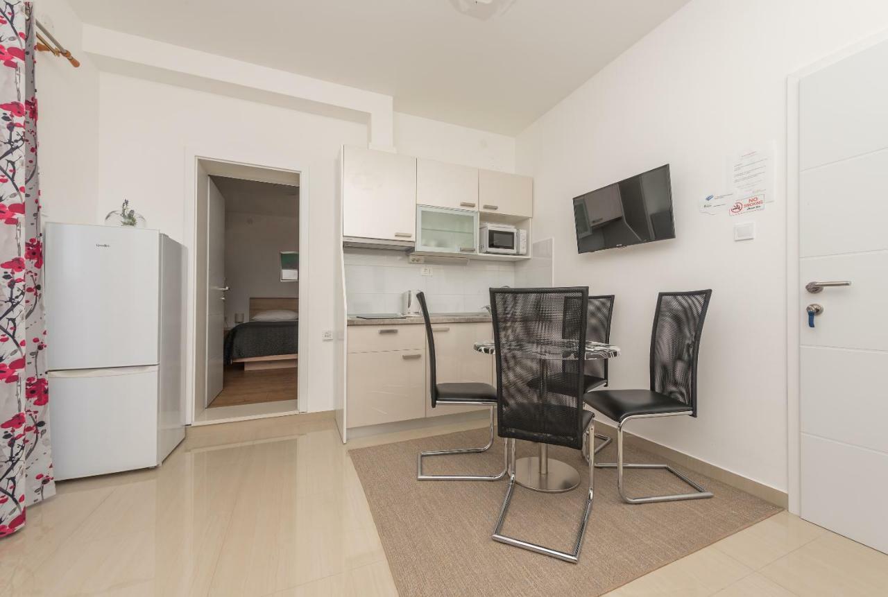Apartmani Mona Makarska Buitenkant foto