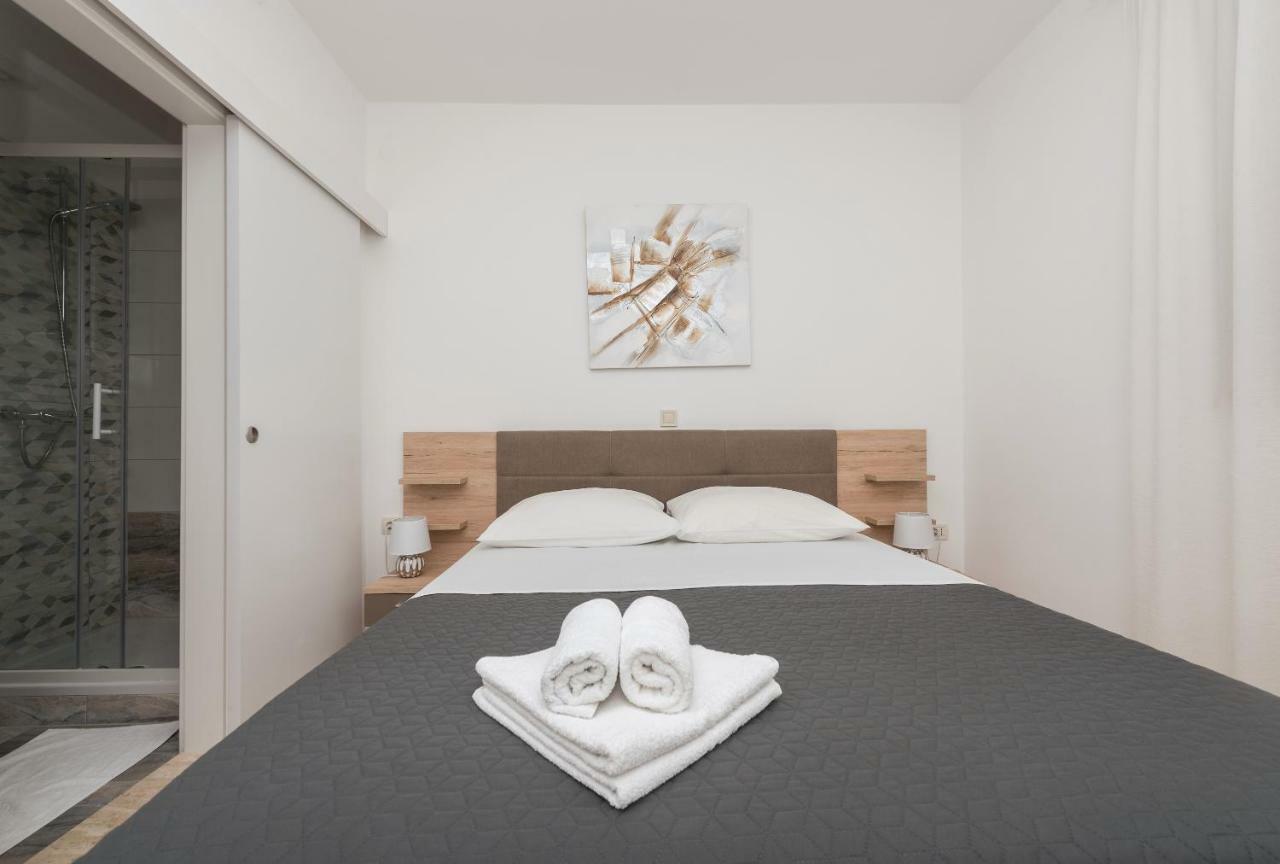 Apartmani Mona Makarska Buitenkant foto