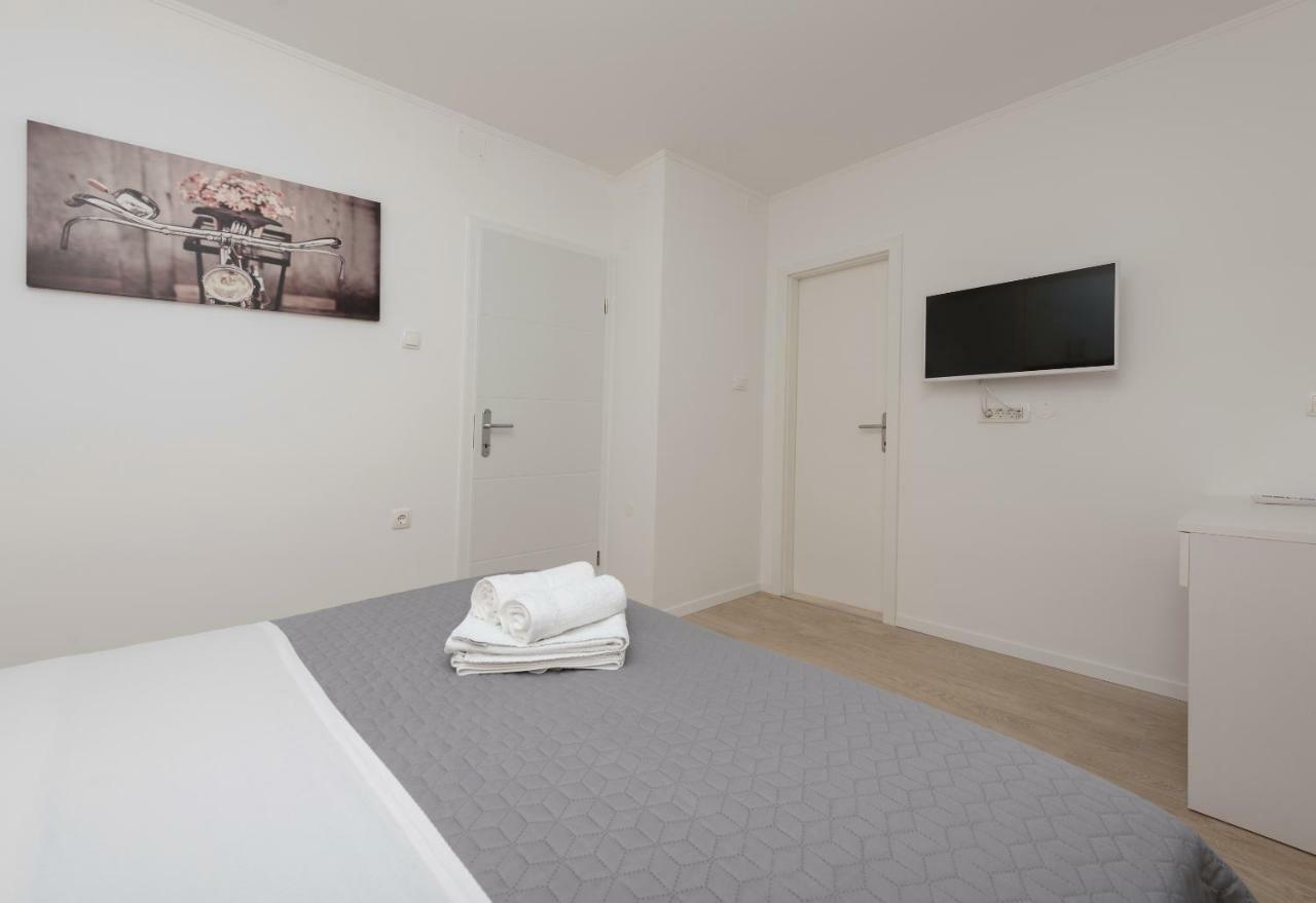 Apartmani Mona Makarska Buitenkant foto