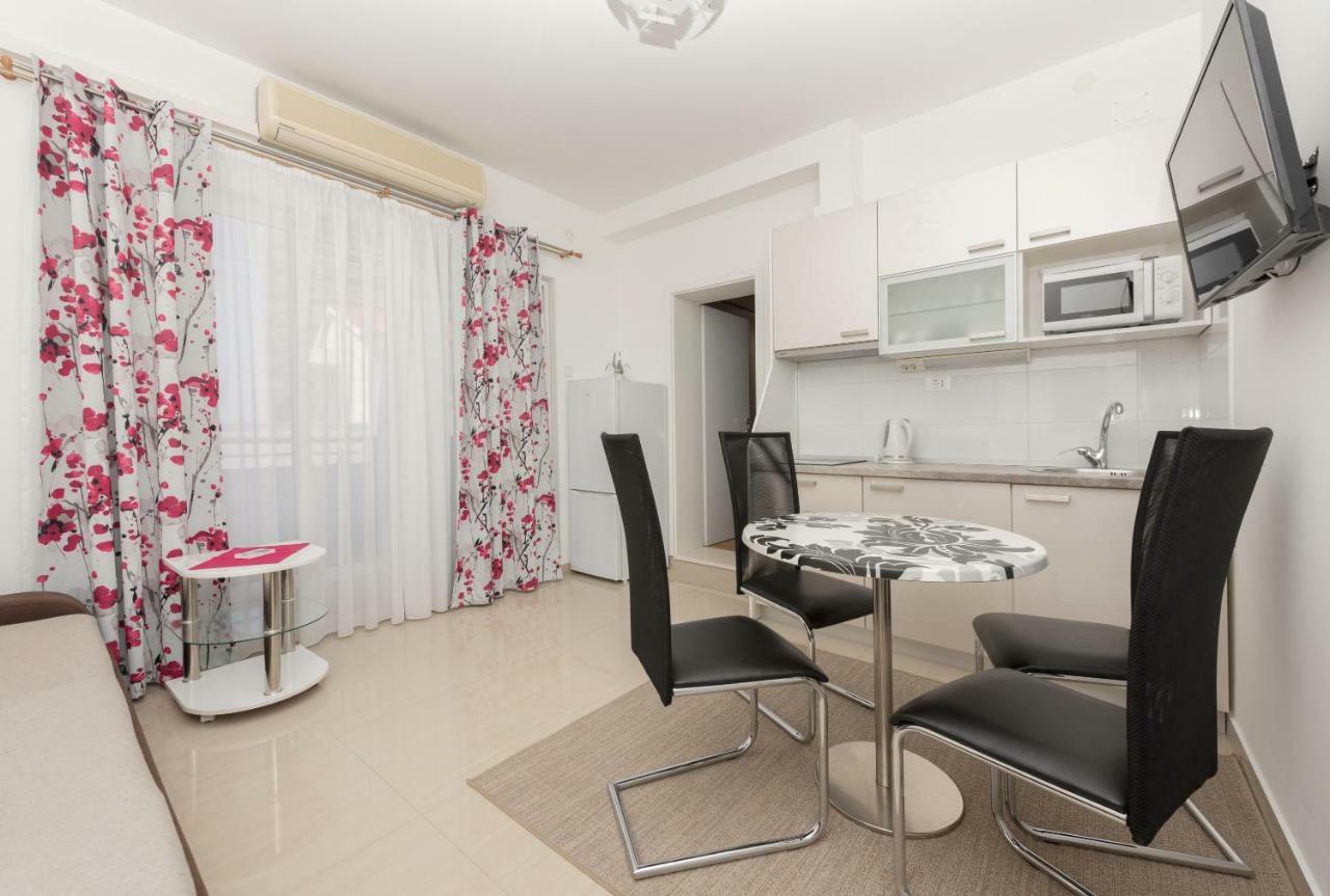 Apartmani Mona Makarska Buitenkant foto