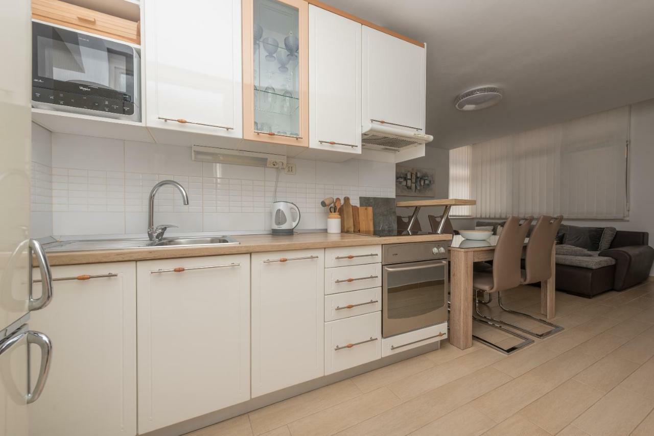 Apartmani Mona Makarska Buitenkant foto