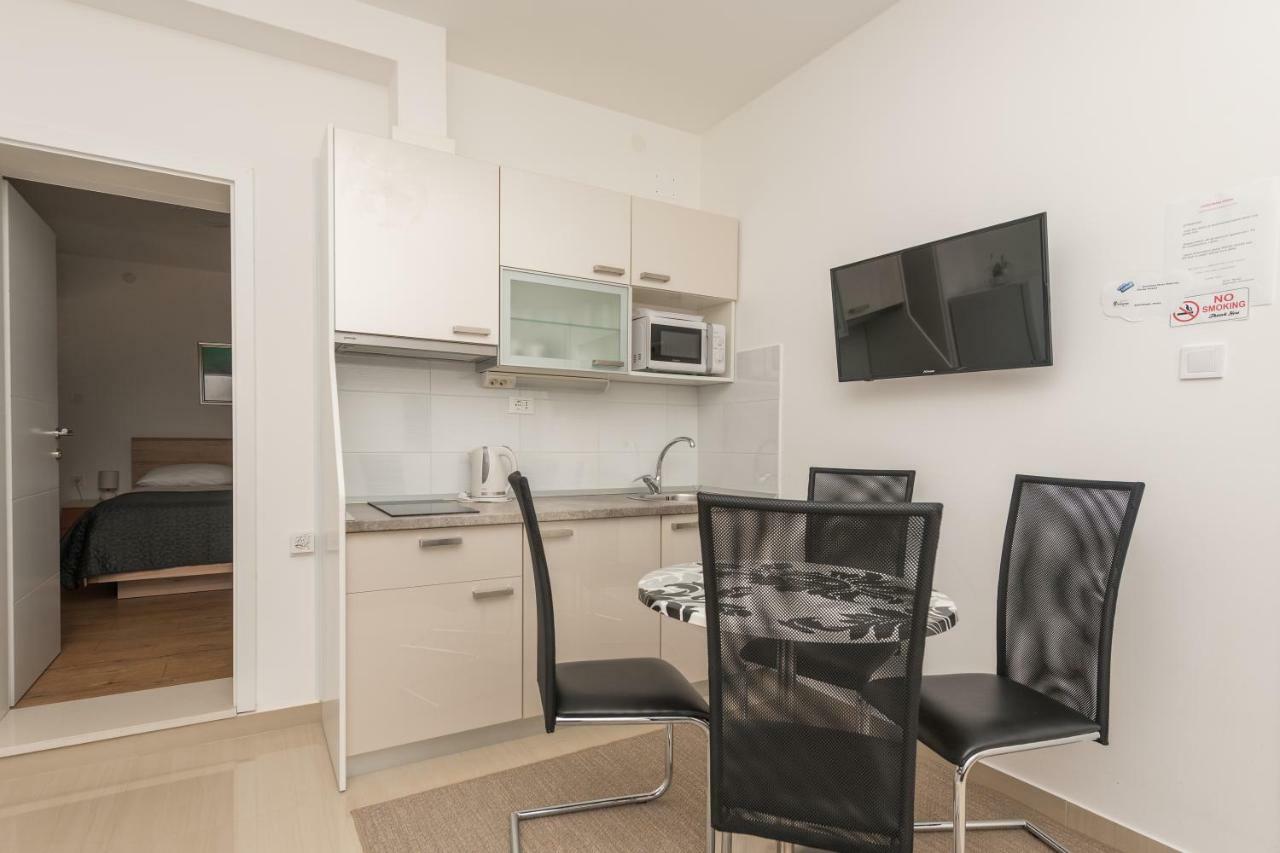 Apartmani Mona Makarska Buitenkant foto