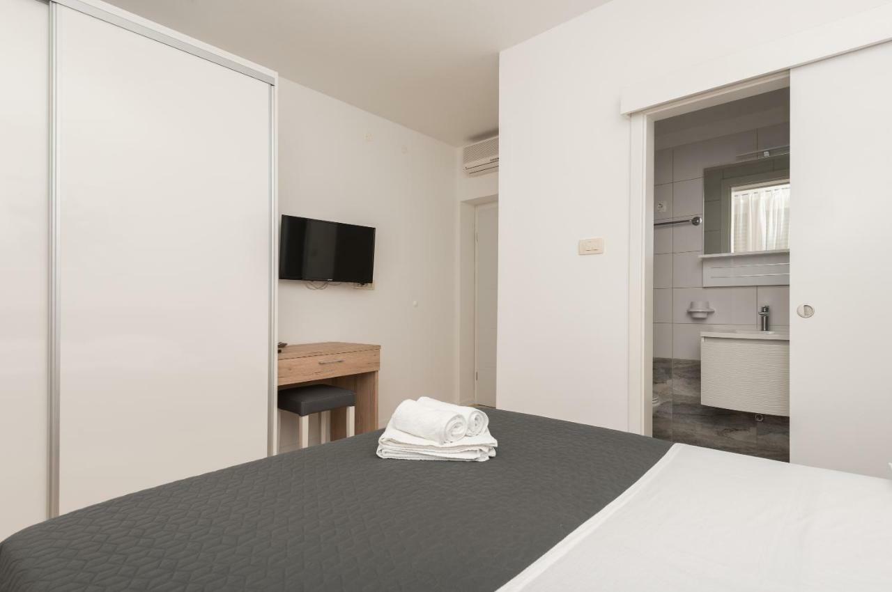 Apartmani Mona Makarska Buitenkant foto