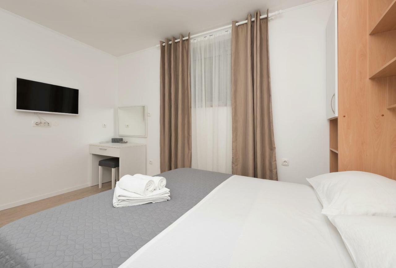 Apartmani Mona Makarska Buitenkant foto