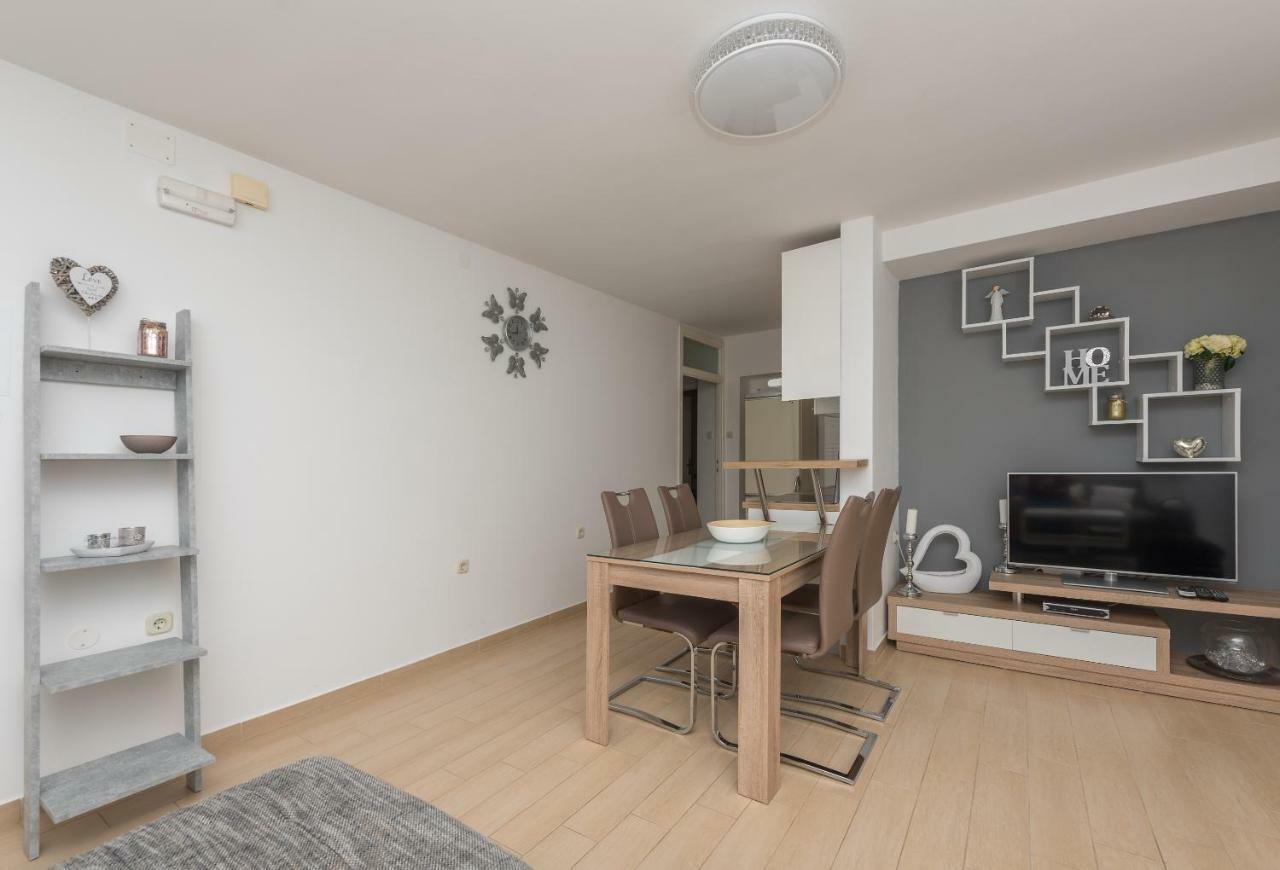 Apartmani Mona Makarska Buitenkant foto