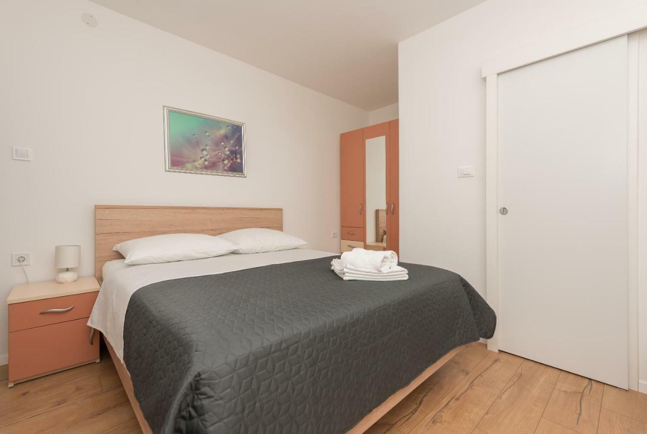 Apartmani Mona Makarska Buitenkant foto